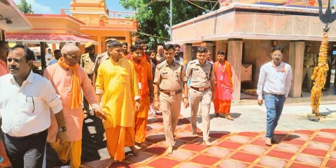 डीआईजी ने किया इटहिया शिव मंदिर का निरीक्षण, सुरक्षा व सुविधाओं को लेकर दिए आवश्यक निर्देश