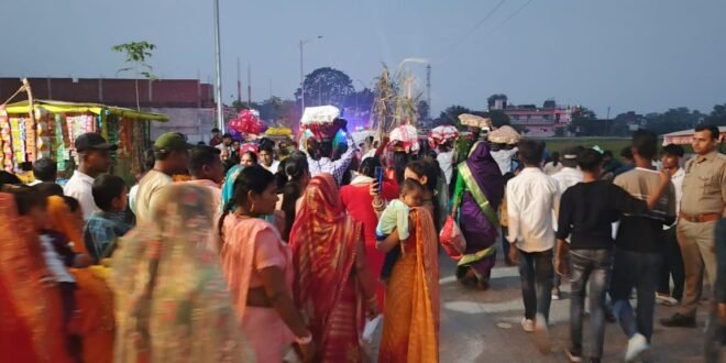 नगर पंचायत चौक के वार्ड नंबर 15 और 5 में छठ घाट दुल्हन की तरह सजा, प्रशासन और पुलिस ने संभाली कमान