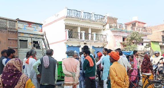 खाद न मिलने से किसानों का फूटा गुस्सा, सड़क जाम — सहकारी समिति दरहटा पर लापरवाही के गंभीर आरोप