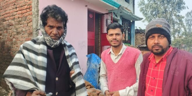 शिवाजी नगर में समाजसेवी पत्रकार श्रवण कुमार वर्मा ने किया कंबल वितरण