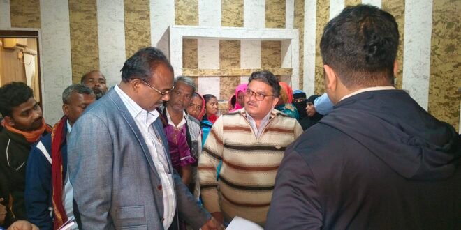 एसआईआर निरीक्षण: मिठौरा ब्लॉक परिसर में डीएम संतोष कुमार शर्मा ने परखी व्यवस्थाएं