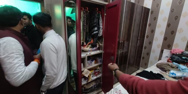 चोरों ने बंद मकान को बनाया निशाना, नकदी व जेवरात चोरी