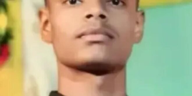 संदिग्ध परिस्थितियों में पेड़ से लटका मिला किशोर का शव, सनसनी