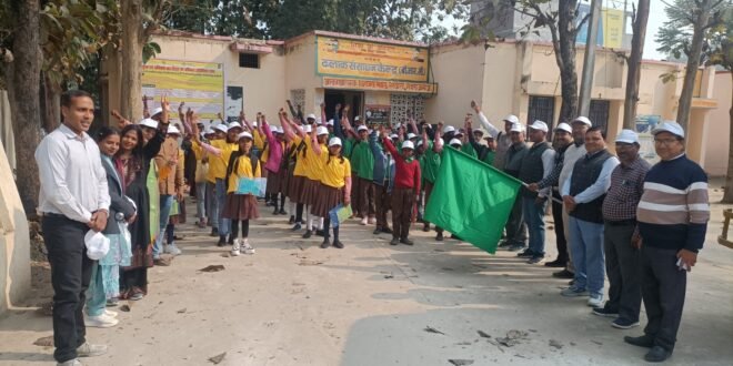 सौ बच्चों को कराया गया शैक्षणिक भ्रमण, बच्चों ने चिड़ियाघर व रेल म्यूजियम सीखा विज्ञान