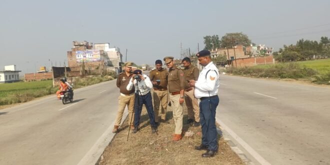 रफ्तार पर ब्रेक, नियमों का पाठ, यातायात पुलिस ने किया 15 वाहनों का चालान