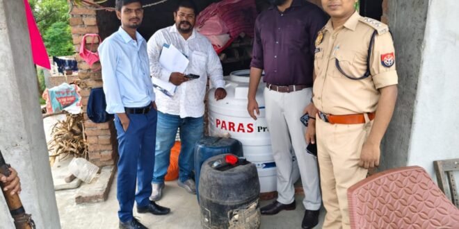 निचलौल में अवैध डीजल भंडारण का भंडाफोड़, 700 लीटर डीजल बरामद