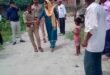 गरीब महिला का आशियाना हटाने पहुंचा प्रशासन, बच्चों समेत महिला को थाने लाने का आरोप