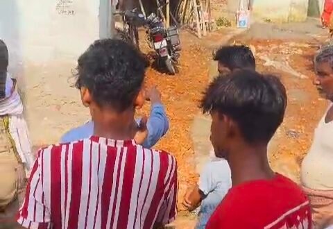 मानक विहिन सड़क निर्माण का विरोध पड़ा भारी, प्रधान के बेटों ने ग्रामीण की कर दी पिटाई