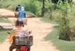 ठूठीबारी थाना क्षेत्र में तस्करी का वीडियो वायरल, दिनदहाड़े साइकिल और मोटरसाइकिल से सामान ले जाने का दावा