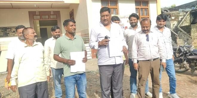 निचलौल नगर पंचायत में सियासी बगावत: तीन दिन में अध्यक्ष के खिलाफ खुलकर उतरे नौ सभासद, कार्यशैली पर गंभीर सवाल