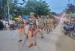 त्योहारों से पहले निचलौल पुलिस अलर्ट, सीओ के नेतृत्व में संवेदनशील क्षेत्रों में निकला फ्लैग मार्च
