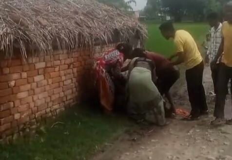 खेत की पैमाइश के दौरान विवाद, महिला ने लेखपाल के सामने मारपीट का लगाया आरोप