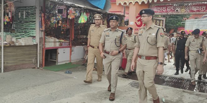 श्रावण मास को लेकर प्रशासन अलर्ट, डीआईजी व एसपी ने पंचमुखी शिव मंदिर इटहिया का किया निरीक्षण