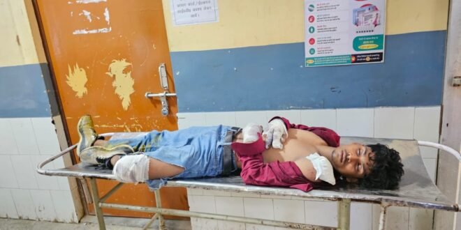 नेपाल के बेलाटारी में अनियंत्रित बाइक पलटी, दो युवक गंभीर
