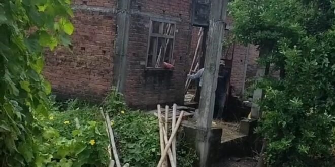 नगर पंचायत अध्यक्ष की मनमानी से सरकारी जमीन पर पक्का निर्माण का आरोप, शिकायत के बाद भी नहीं थमा काम
