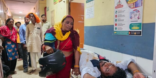 मोटरसाइकिल की टक्कर से देवर-भाभी घायल