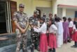 ठूठीबारी एस एस बी जवानों को छात्राओं ने बांधी राखी, खुशी से खिले चेहरे
